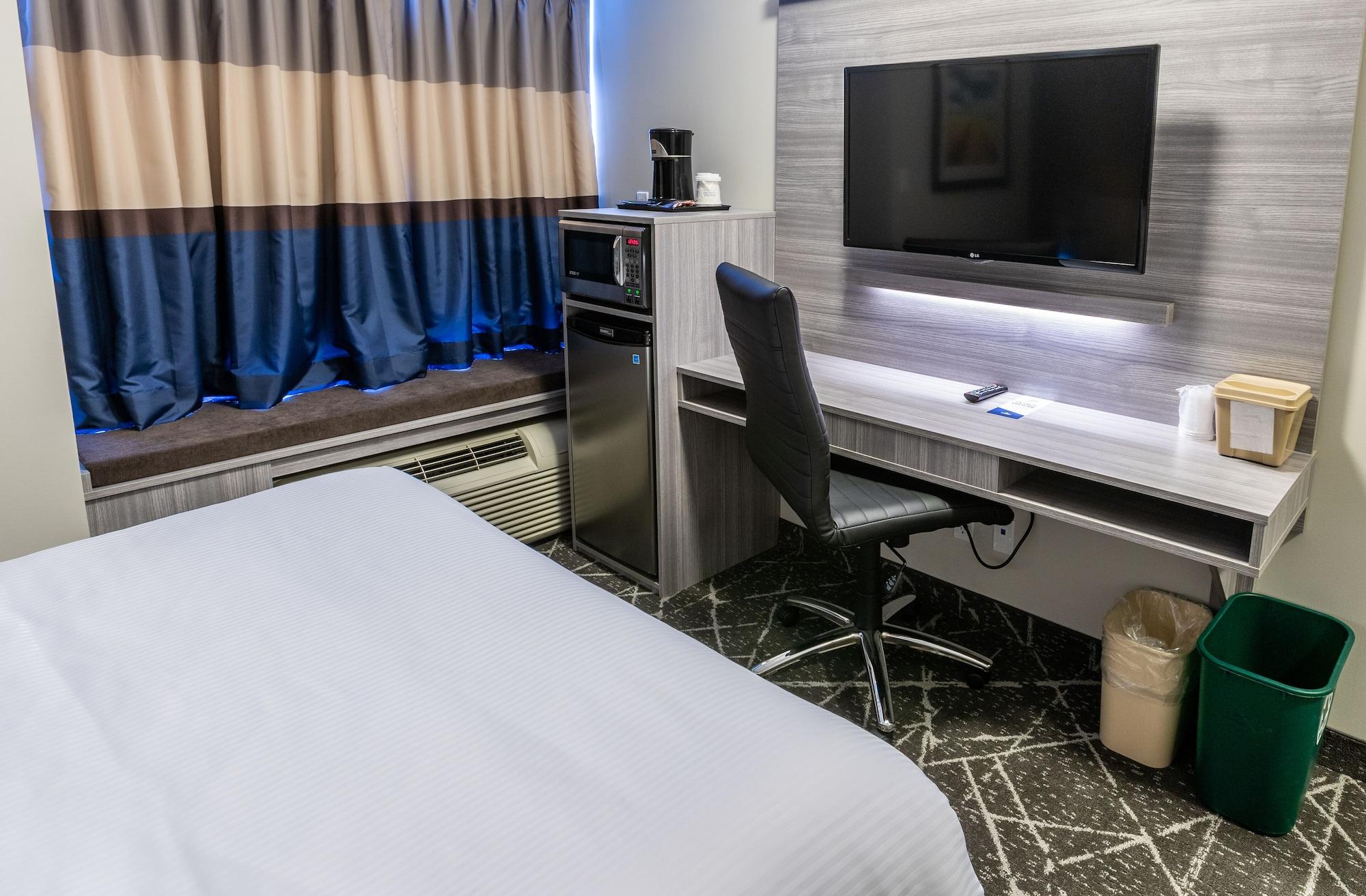 Microtel Inn & Suites By Wyndham Ллойдмінстер Екстер'єр фото