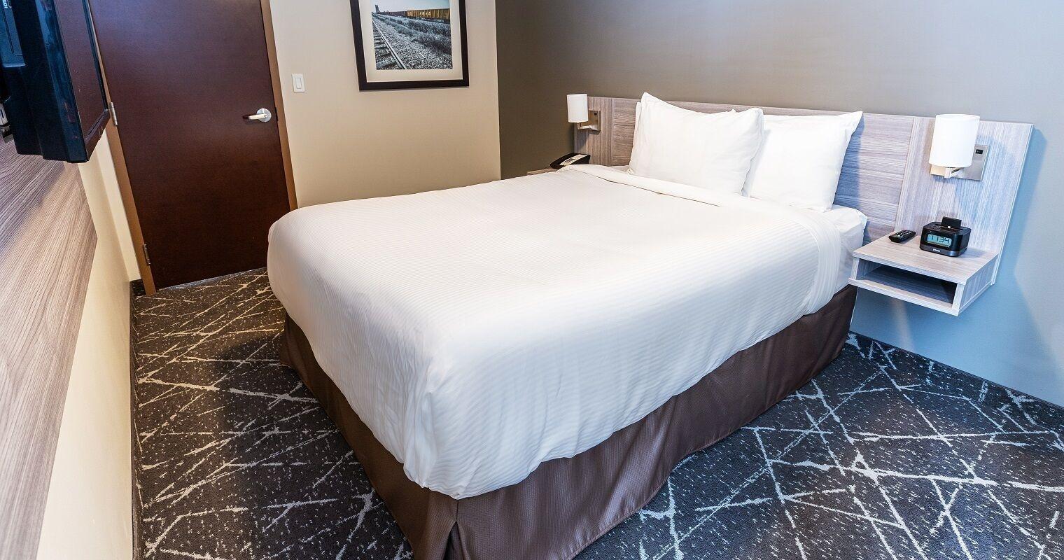 Microtel Inn & Suites By Wyndham Ллойдмінстер Екстер'єр фото