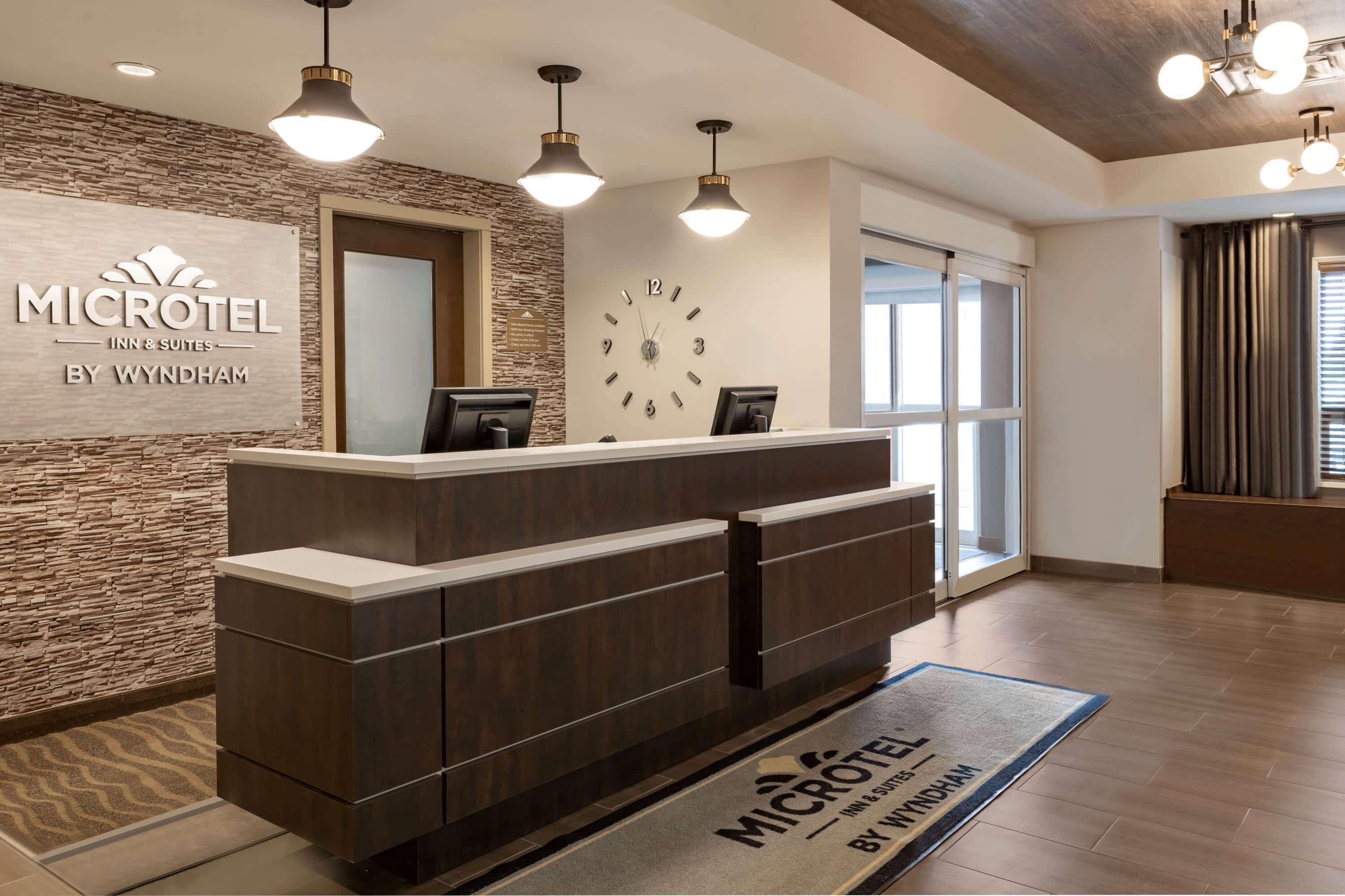 Microtel Inn & Suites By Wyndham Ллойдмінстер Екстер'єр фото