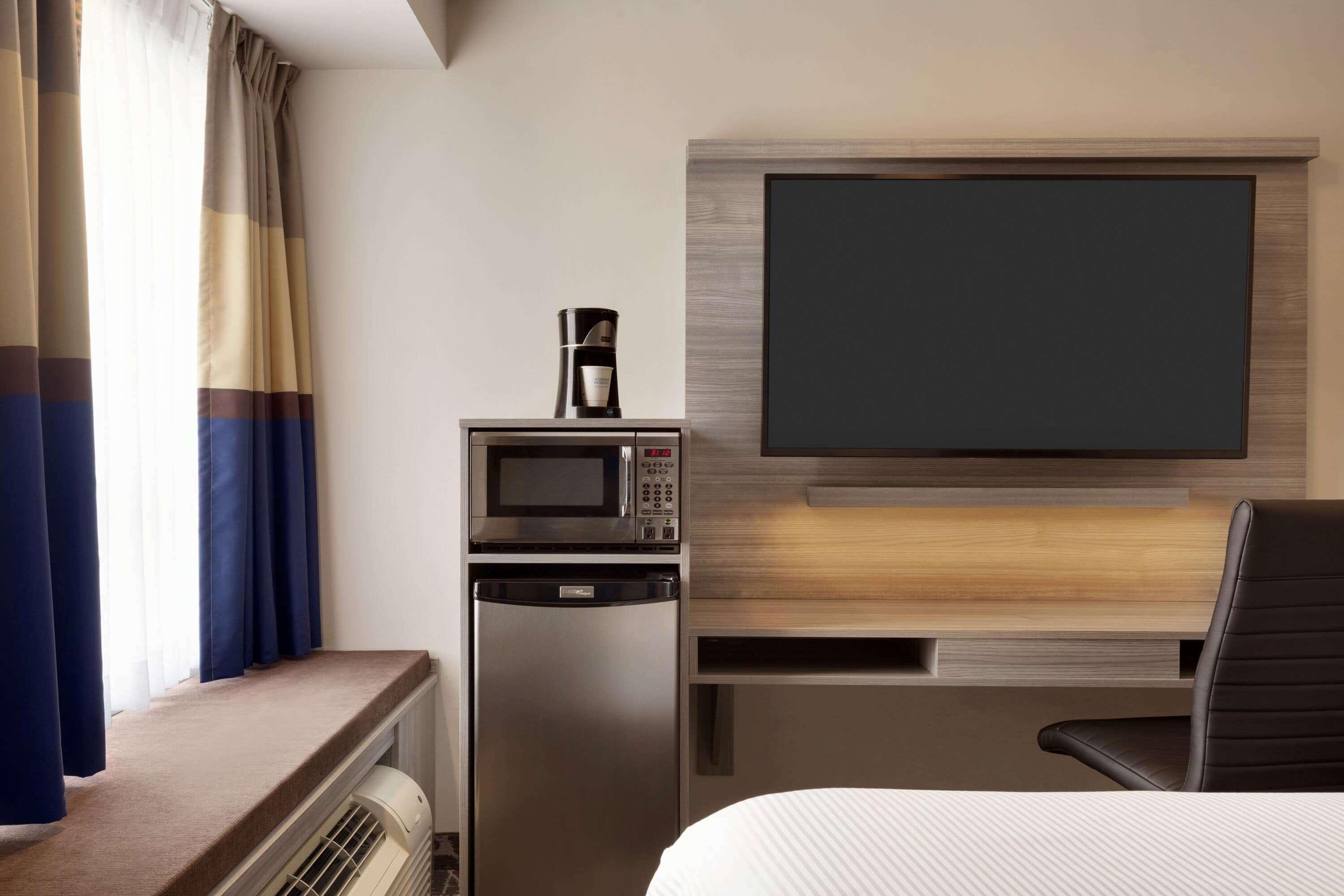 Microtel Inn & Suites By Wyndham Ллойдмінстер Екстер'єр фото