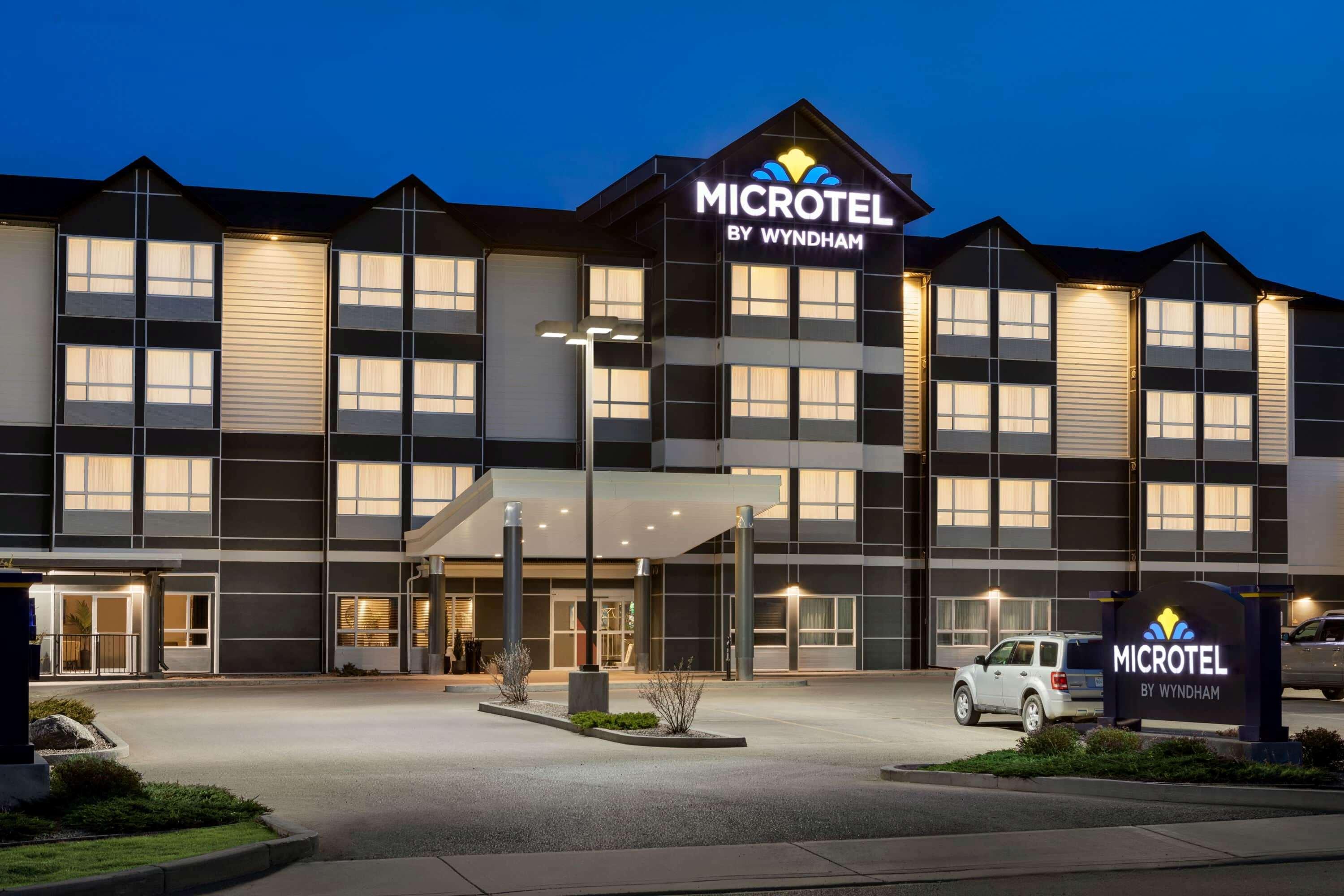 Microtel Inn & Suites By Wyndham Ллойдмінстер Екстер'єр фото