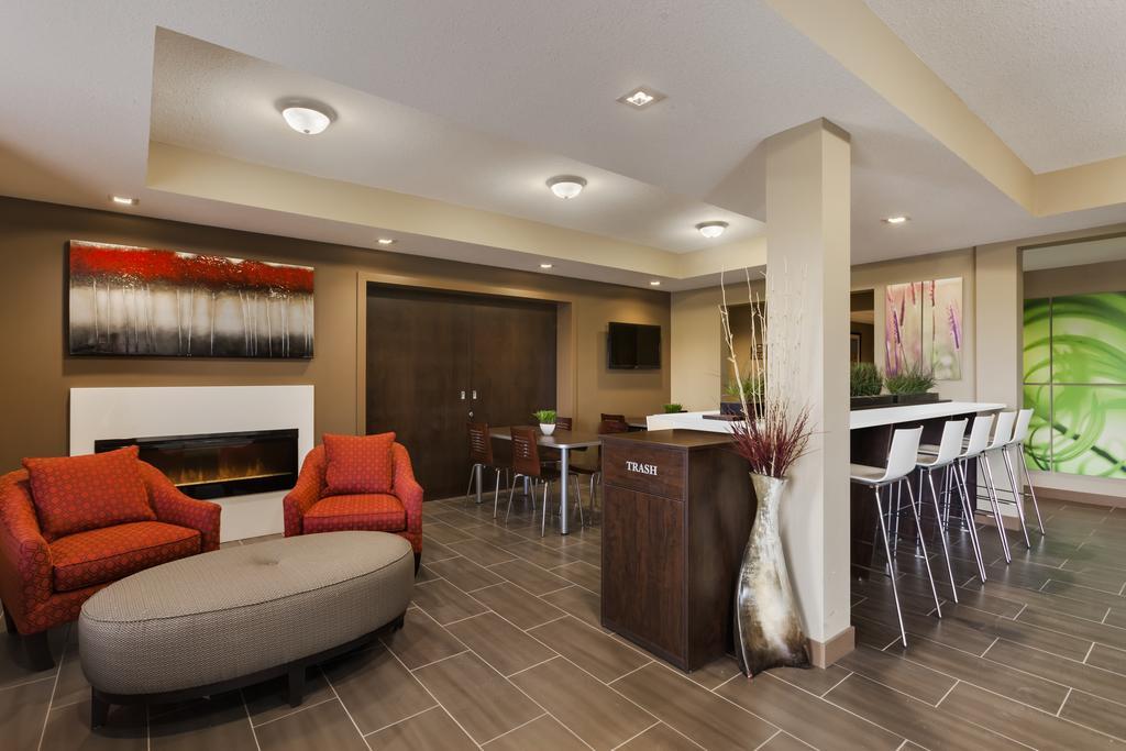 Microtel Inn & Suites By Wyndham Ллойдмінстер Екстер'єр фото